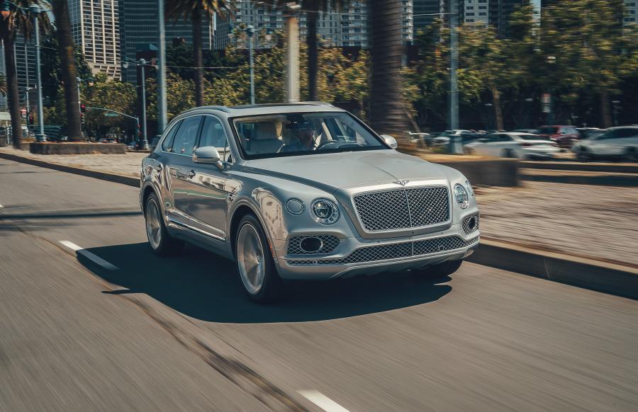  Bentley Bentayga Hybrid 2019 года  (NA) (фото 10 из 18)